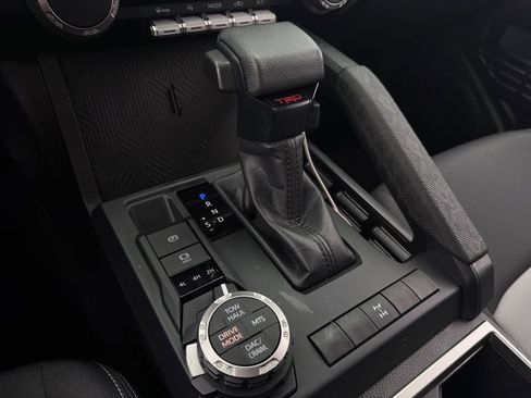 Used 2024 Toyota Tacoma TRD Off-Road image 19