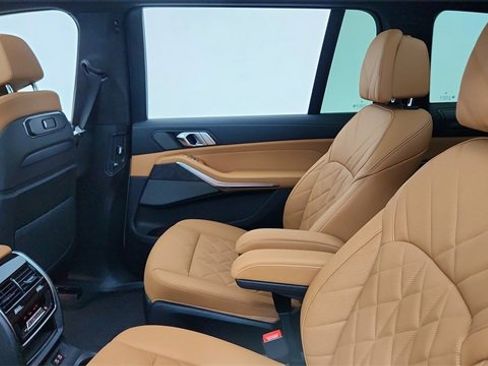 Used 2025 BMW X7 xDrive40i w/ M Sport Package image 32
