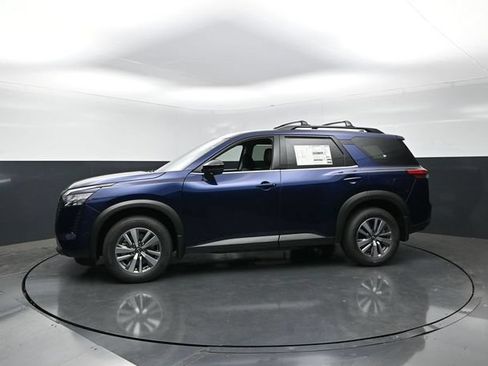 Used 2026 Nissan Pathfinder SL FWD image 3