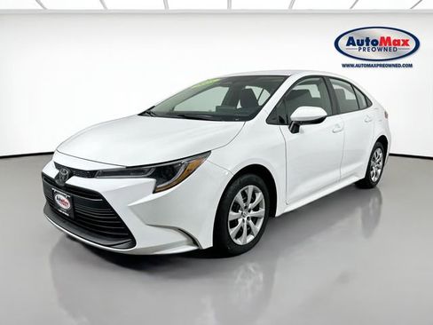 Used 2025 Toyota Corolla LE image 4