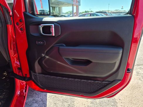 Used 2025 Jeep Wrangler Unlimited Sport AWD/4WD image 27