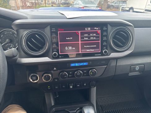 Used 2022 Toyota Tacoma TRD Sport w/ Technology Package image 19