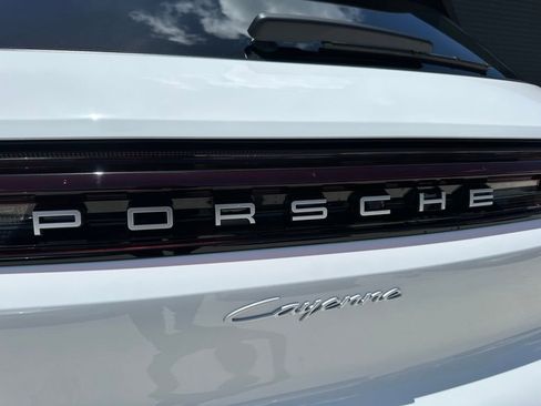 Used 2025 Porsche Cayenne image 12