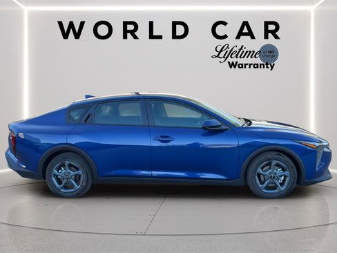 New 2025 Kia K4 LXS image 2