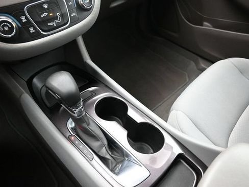 Used 2021 Chevrolet Malibu LS FWD image 8