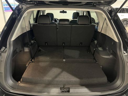Used 2021 Volkswagen Tiguan SE FWD image 33