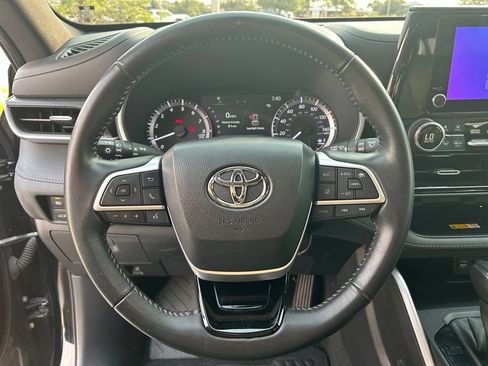 Used 2023 Toyota Highlander XSE FWD image 21
