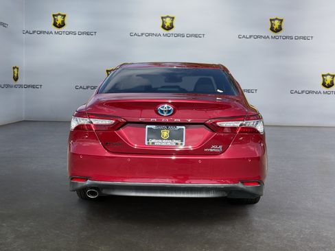 Used 2018 Toyota Camry XLE FWD image 6