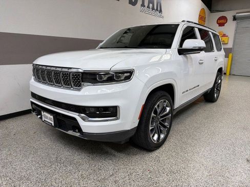 Used 2022 Jeep Grand Wagoneer Series III w/ Rear Seat Video Group 1 image 3