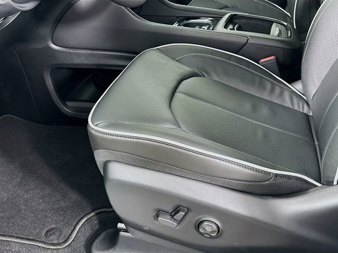 New 2026 Chrysler Pacifica Limited w/ S Appearance Package FWD image 26