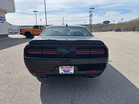 Used 2018 Dodge Challenger R/T Scat Pack RWD image 9