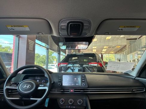 Used 2026 Hyundai Elantra SE FWD image 22