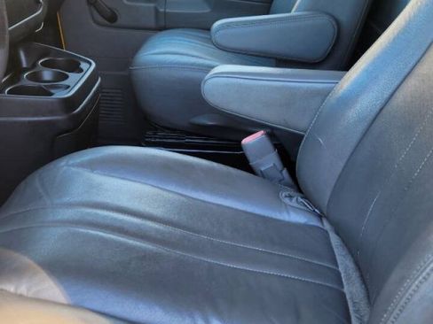 Used 2012 GMC Savana 2500 Extended RWD image 8