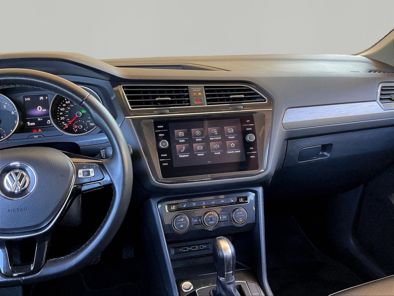 Used 2019 Volkswagen Tiguan SE w/ Panoramic Sunroof Package FWD image 9