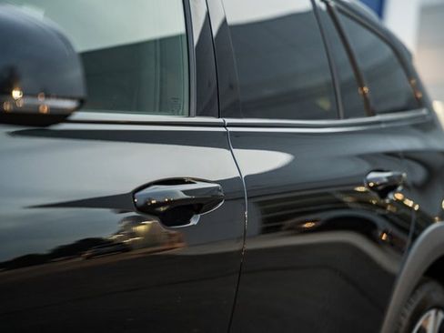 Used 2023 Volvo V60 B5 Cross Country Plus image 17