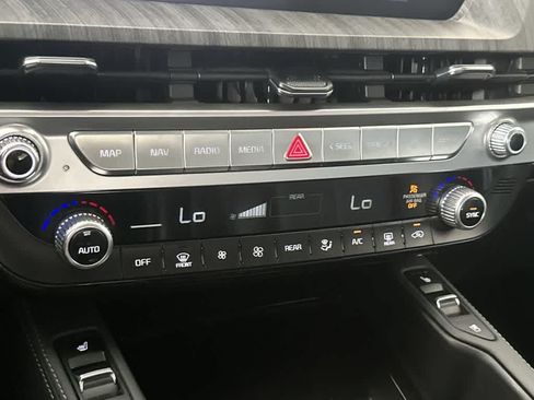 Used 2023 Kia Telluride EX w/ EX Captain's Chair Package FWD image 19
