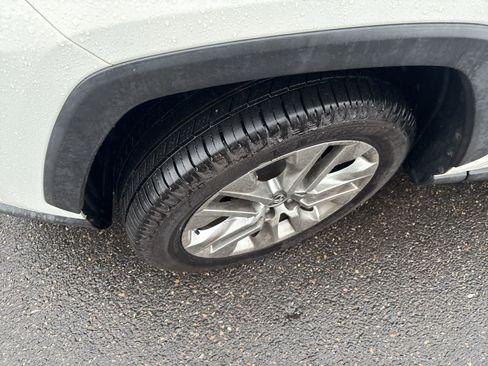 Used 2019 Toyota RAV4 XLE Premium FWD image 3