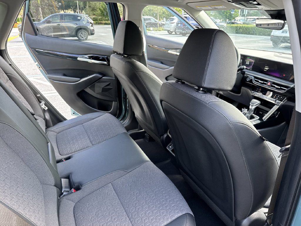 Used 2025 Kia Seltos S FWD image 33