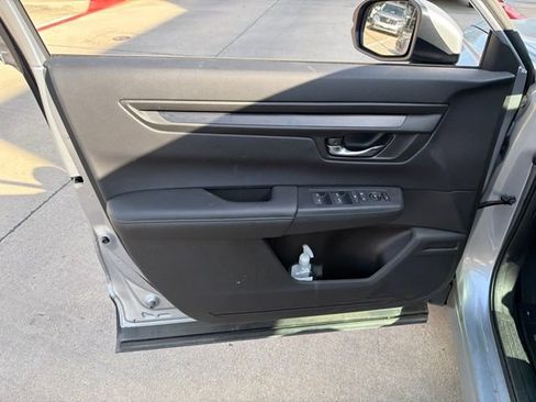 Used 2025 Honda CR-V EX image 11
