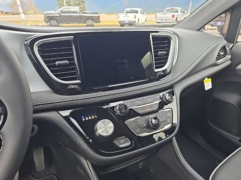 New 2026 Chrysler Pacifica Limited w/ S Appearance Package image 10