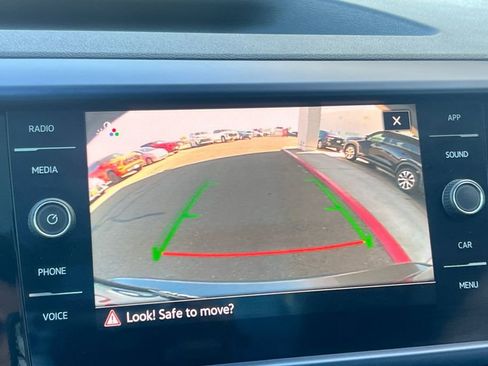 Used 2023 Volkswagen Taos SE w/ Panoramic Sunroof Package FWD image 21