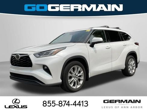 Used 2023 Toyota Highlander Limited AWD/4WD image 1