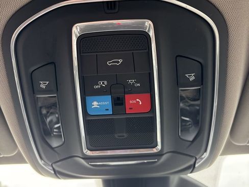 Used 2022 Jeep Wagoneer Series III image 42