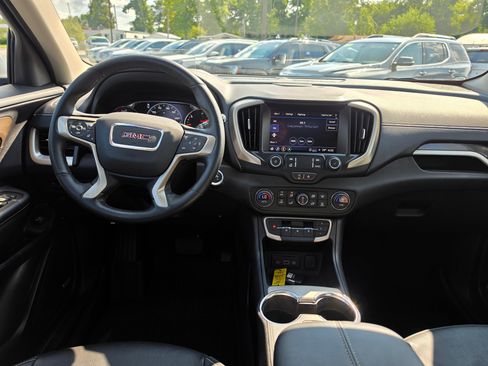 Used 2024 GMC Terrain Denali w/ Denali Premium Package AWD/4WD image 9