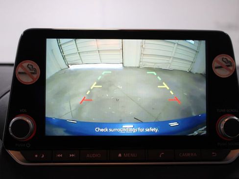 Used 2024 Nissan Sentra SV FWD image 32