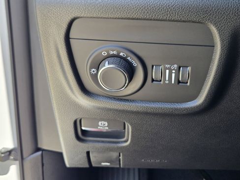 New 2025 Jeep Grand Cherokee Altitude image 19