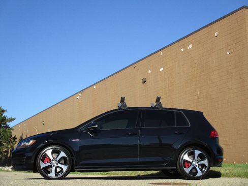 Used 2017 Volkswagen GTI SE FWD image 5