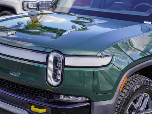 Used 2023 Rivian R1T Adventure image 10