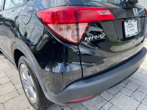 Used 2018 Honda HR-V LX image 11