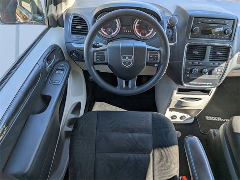 Used 2016 Dodge Grand Caravan American Value Package image 15