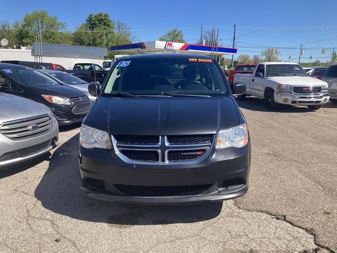 Used 2015 Dodge Grand Caravan SE w/ Quick Order Package 29E SE FWD image 3