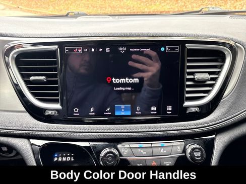 Used 2021 Chrysler Pacifica Limited w/ Uconnect Theater Family Group image 25