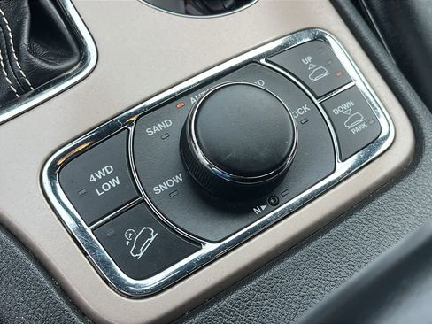 Used 2017 Jeep Grand Cherokee Overland AWD/4WD image 20