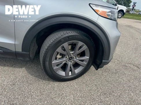 Used 2023 Ford Explorer XLT w/ Equipment Group 202A AWD/4WD image 16
