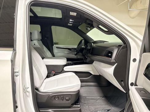 Used 2025 Chevrolet Tahoe Premier AWD/4WD image 23