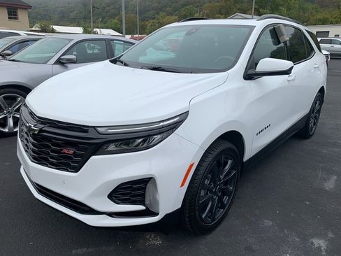 Used 2024 Chevrolet Equinox RS image 2