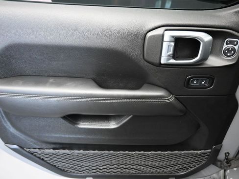 Used 2021 Jeep Wrangler Unlimited Sahara w/ Cold Weather Group image 10