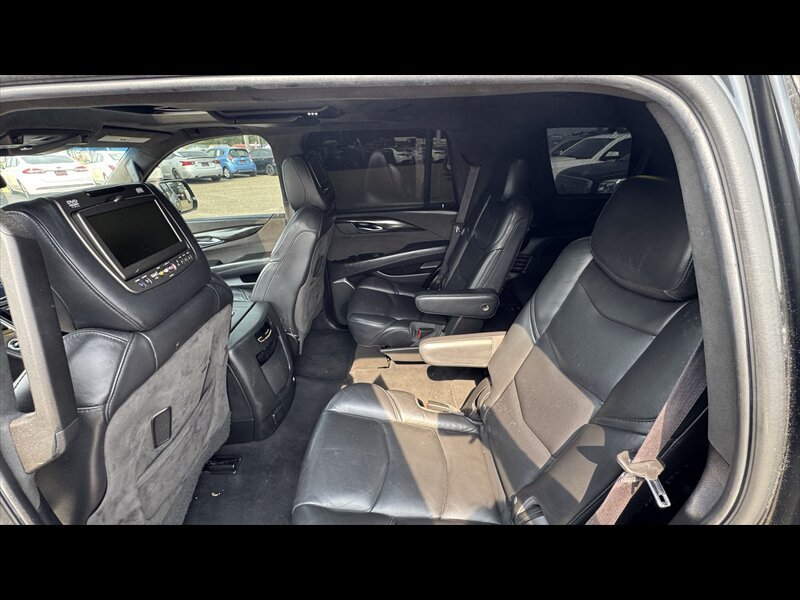 Used 2017 Cadillac Escalade Platinum AWD/4WD image 14
