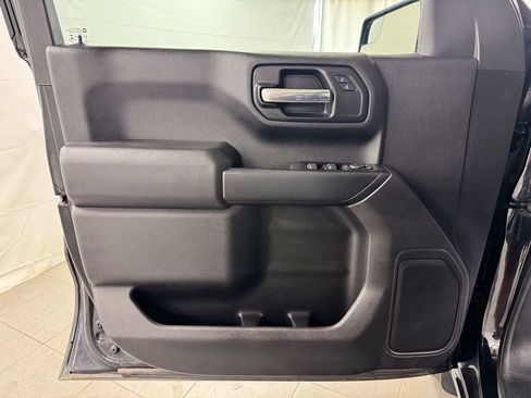 Used 2020 Chevrolet Silverado 1500 Custom w/ Custom Value Package AWD/4WD image 12