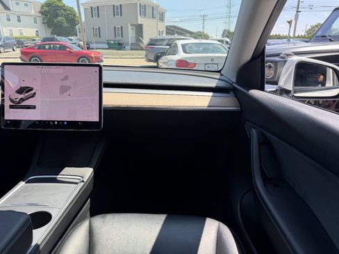 Used 2022 Tesla Model Y Long Range AWD/4WD image 27