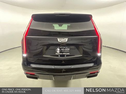 Used 2024 Cadillac Escalade ESV Sport w/ LPO, ONYX Package AWD/4WD image 7