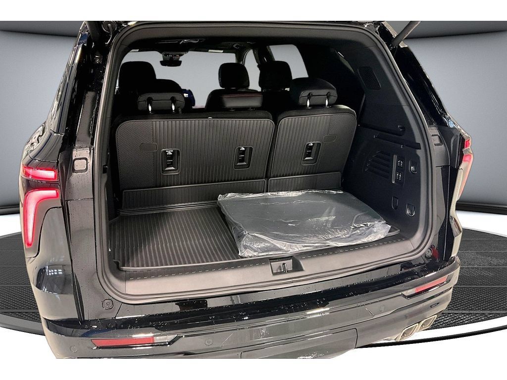 New 2026 Chevrolet Traverse RS w/ LPO, Floor Liner Package FWD image 42
