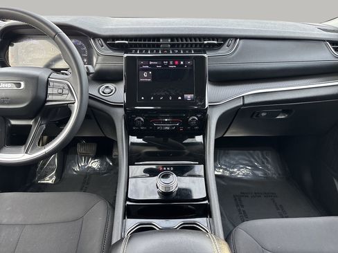 Used 2023 Jeep Grand Cherokee L Laredo image 14