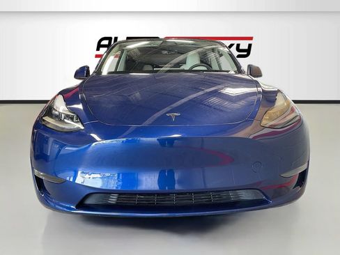 Used 2024 Tesla Model Y Long Range AWD/4WD image 2