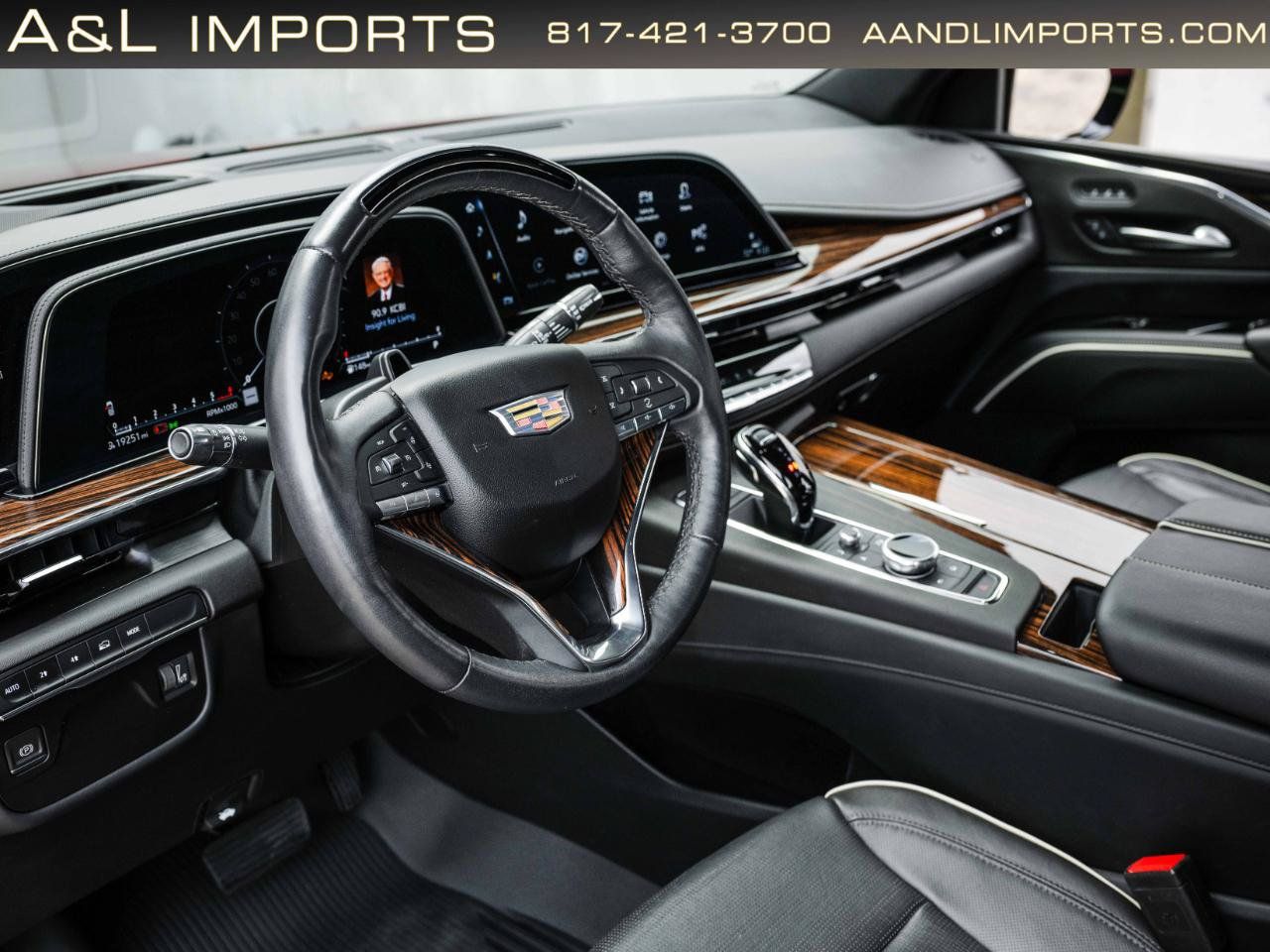 Used 2024 Cadillac Escalade ESV Premium Luxury AWD/4WD image 2