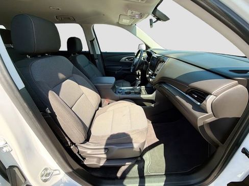Used 2020 Chevrolet Traverse LT image 15